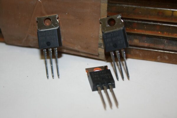 IRF710 TRANSISTOR MOSFET N-CH 400V 2A TO220 1Pcs(A1)