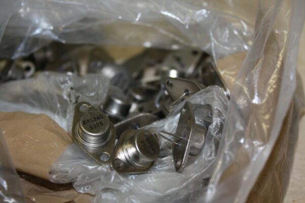 2N4240 code 9325 Silicio (Si) NPN TO66 -1Pcs(B5)