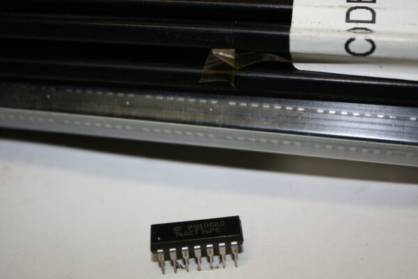 74ACT74PC , Flip-Flops, Dual, D Type , PDIP-14 -1Pcs(B3)
