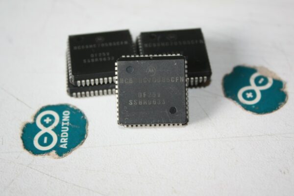 M68HC705B5CNF 68HC705 Microcontrollore MOTOROLA PLCC44 -1Pcs (SC-5)