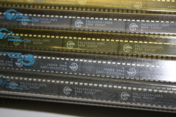 PALC22V10-20PC Cypress Programmable Logic Device (PLD)  1Pcs(B1)