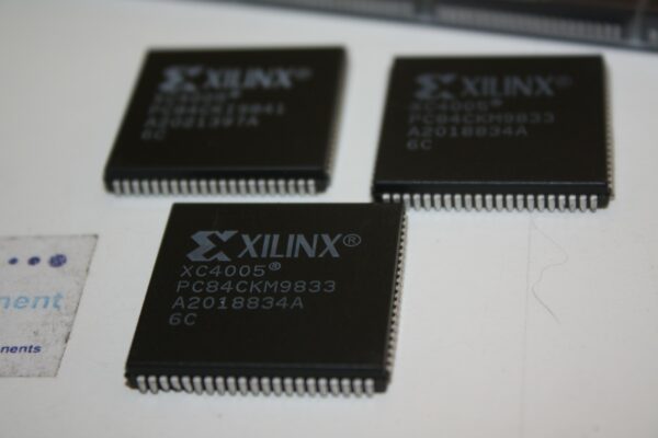 Xilinx FPGA XC4005-6PC84C  PLD Series XC4000 FPGA 5000 Gate PLCC84 -1Pcs(D3)