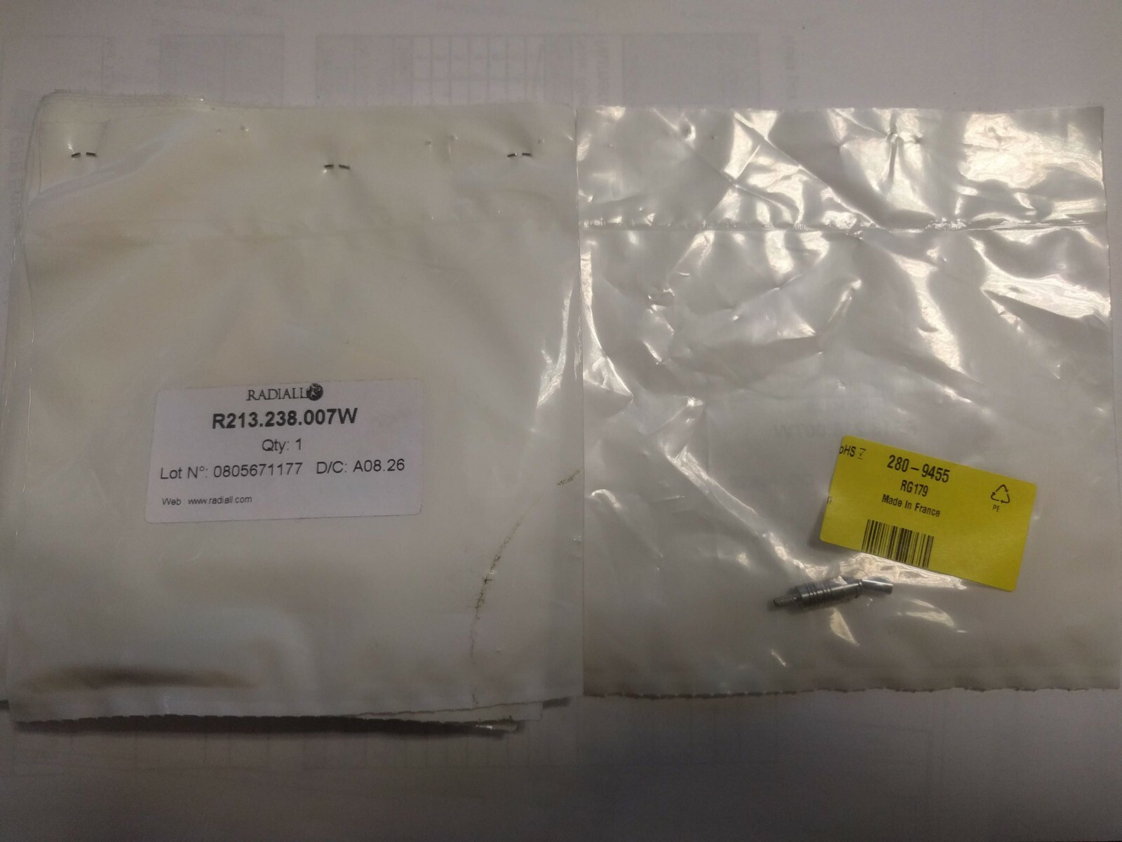R213.238.007W Radiall connettore RF